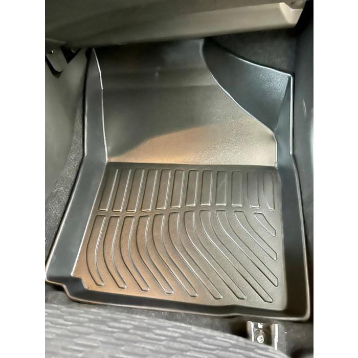 Thảm lót sàn cho xe Suzuki XL7 hàng loại 2, chất liệu TPE nhãn hiệu Macsim