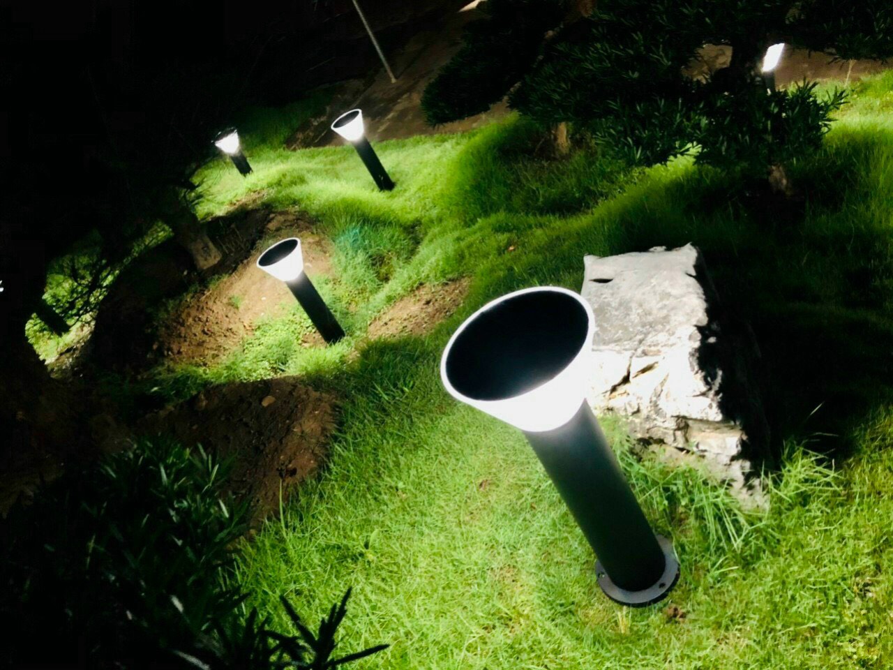 Đèn LED Trang Trí Sân Vườn NLMT Hình Trụ Cao Cấp Chiếu Sáng Lối Đi, Trang Trí Dẫn Lối Công Viên, Biệt Thự Sân Vườn