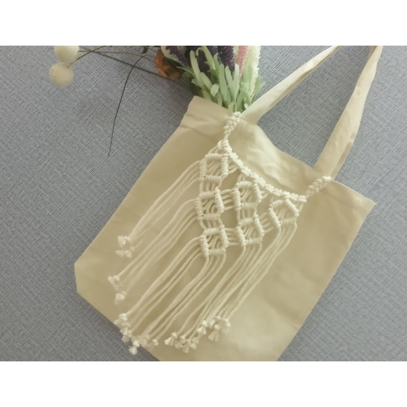 Túi tote vải canvas có khóa phối dây tết macrame trang trí độc đáo