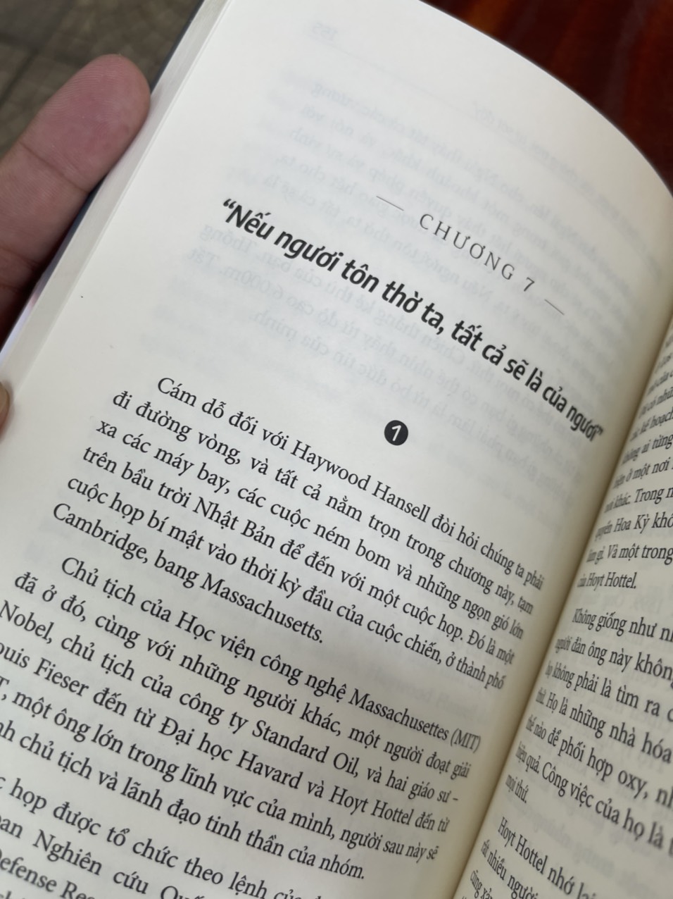 THE BOMBER MAFIA: GIẤC MƠ, CÁM DỖ VÀ ĐÊM DÀI NHẤT TRONG THẾ CHIẾN II - Malcolm Gladwell - Nguyễn Bình Thành - Thới Ngọc Tuấn Quốc dịch - Saigonbooks – Nxb Thế Giới