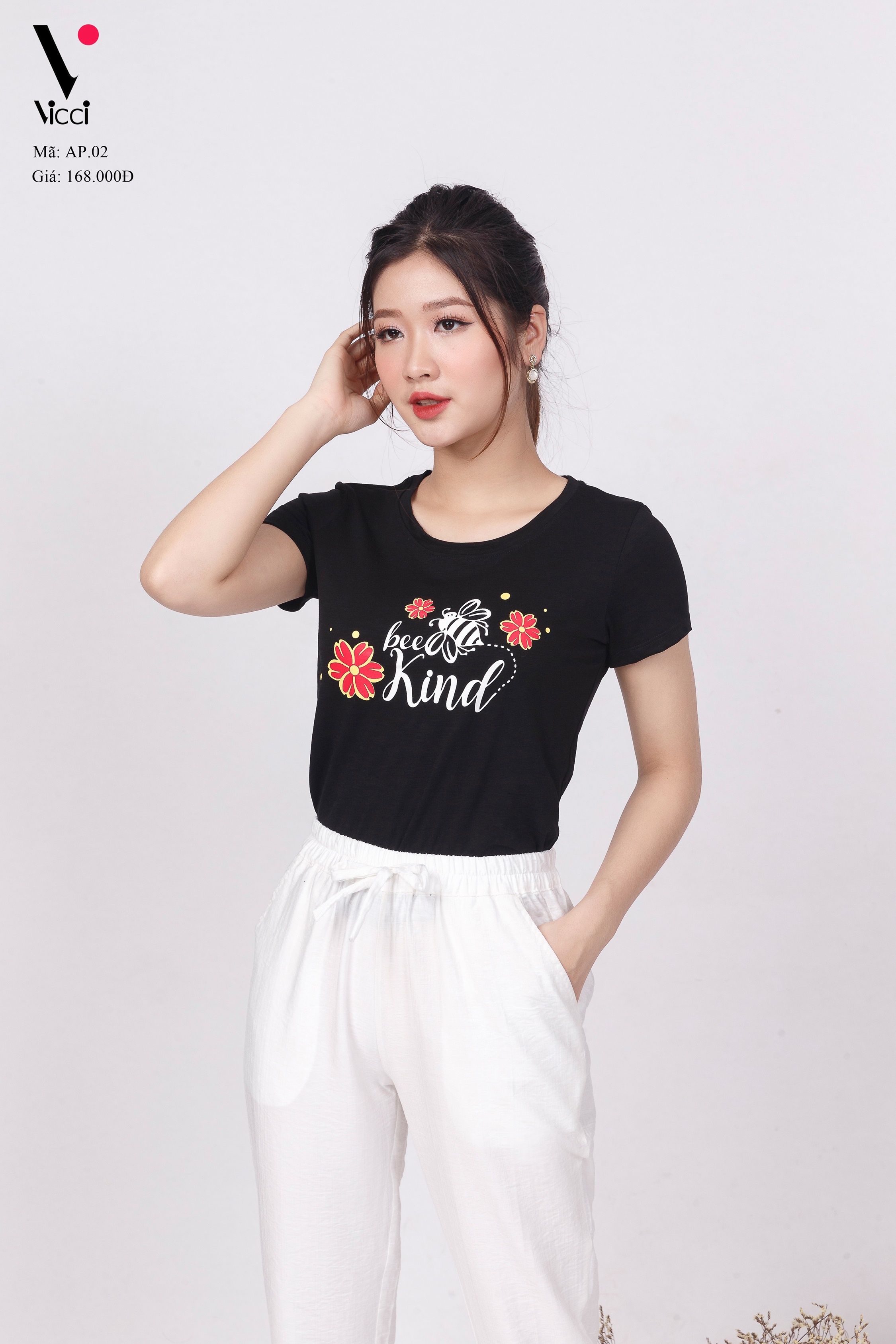 Áo phông ngắn tay, áo thun nữ cộc tay Vicci AP.01.4 chất liệu cotton vân gỗ in chữ Bee Kind