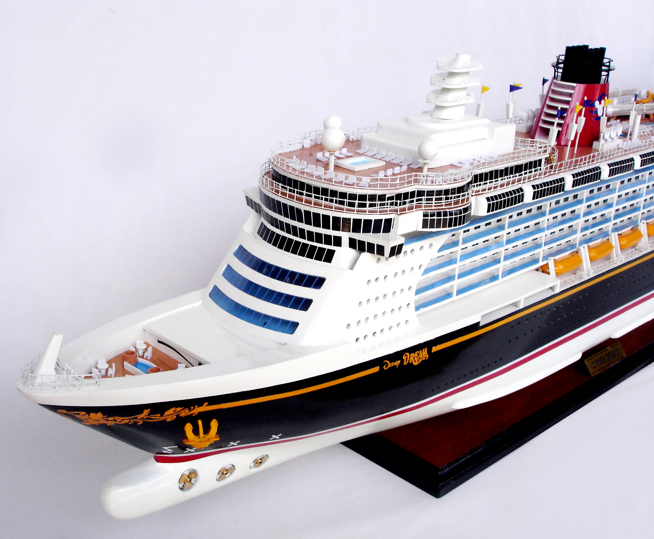 Mô hình thuyền du lịch DISNEY DREAM - 81cm