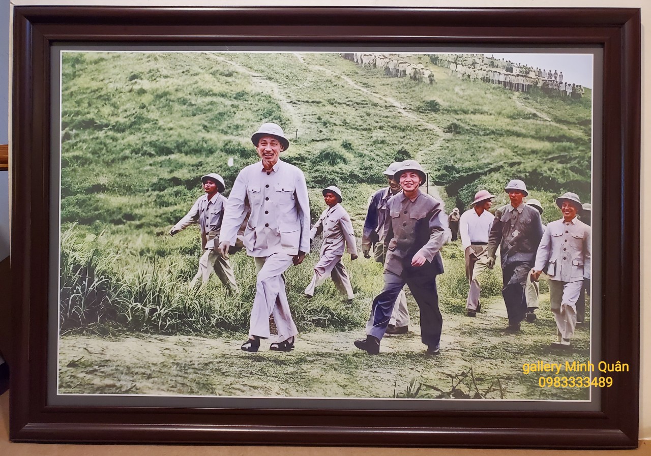 Ảnh màu gốc Chủ tịch HỒ CHÍ MINH và Đại tướng VÕ NGUYÊN GIÁP thăm đơn vị bộ đội 1957