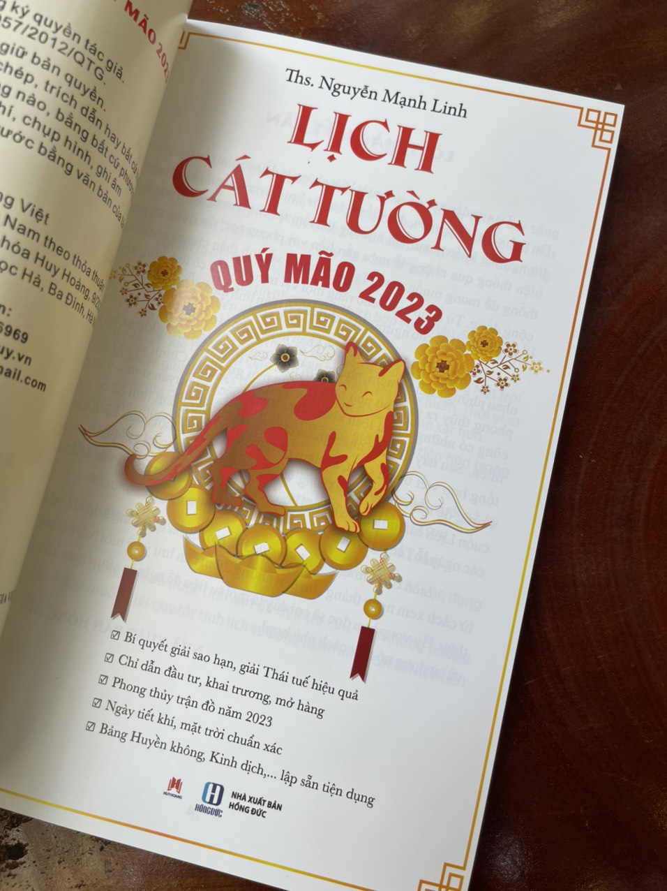 LỊCH CÁT TƯỜNG QUÝ MÃO 2023 - Huy Hoàng Books - NXB Hồng Đức