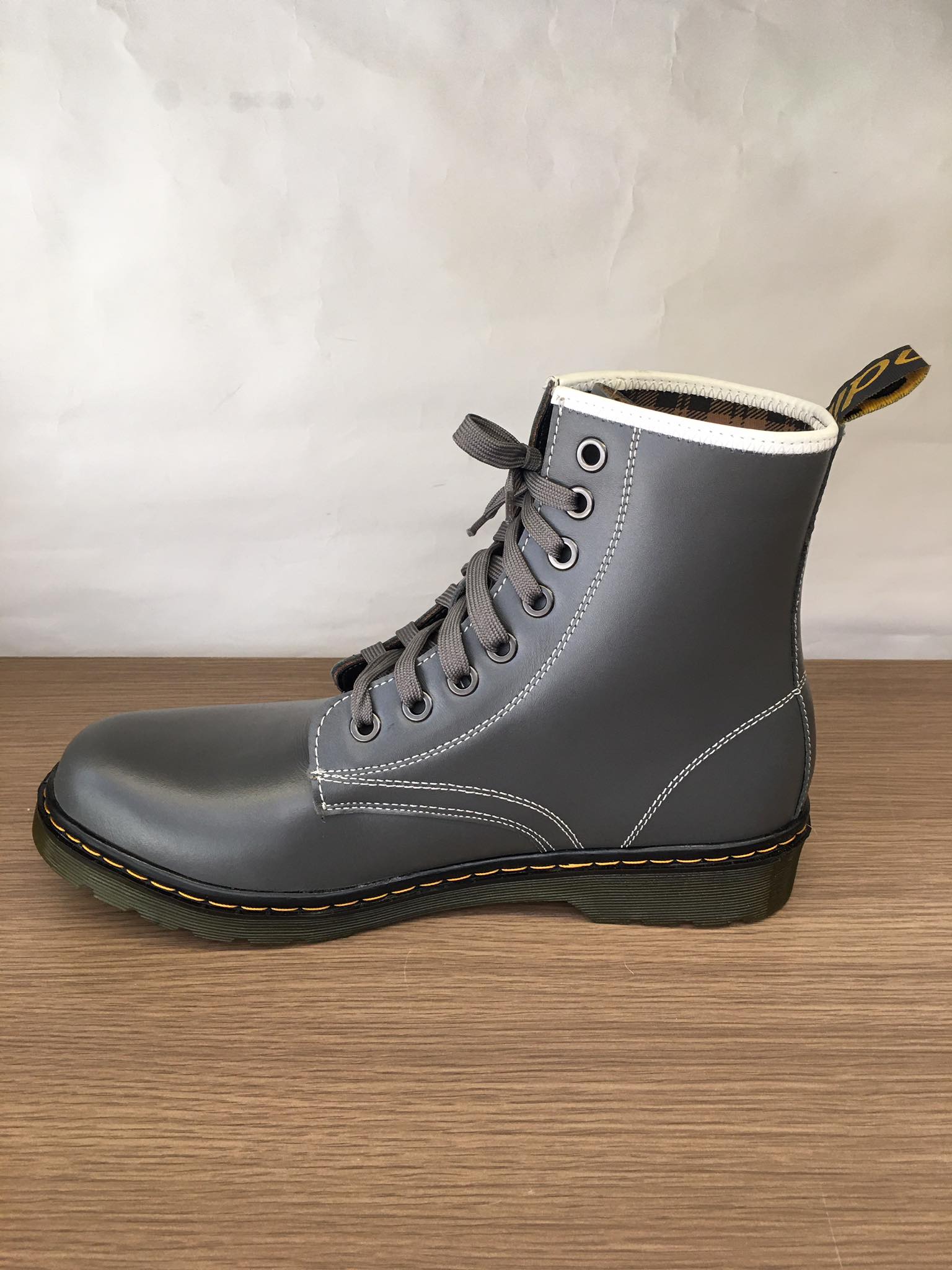 Giày boot cổ cao da bò màu đen-BT011