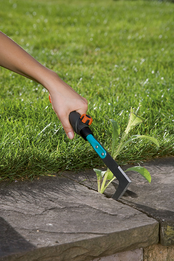 Dụng cụ cào rêu, cỏ kẽ gạch Gardena 08928-20