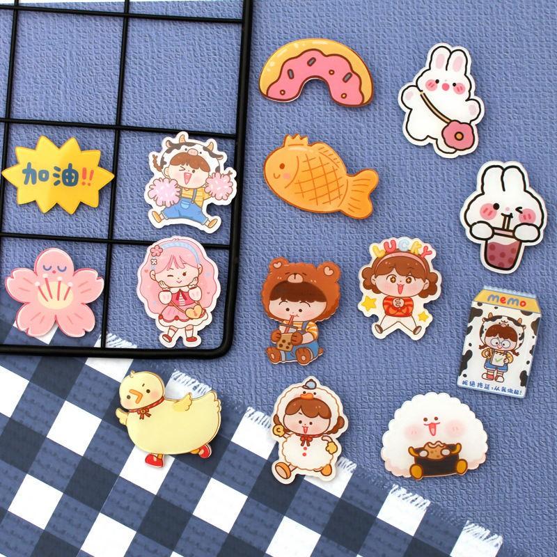 Sticker, Phụ Kiện, Pin cài Balo, áo , Dép hình cô gái dễ thương