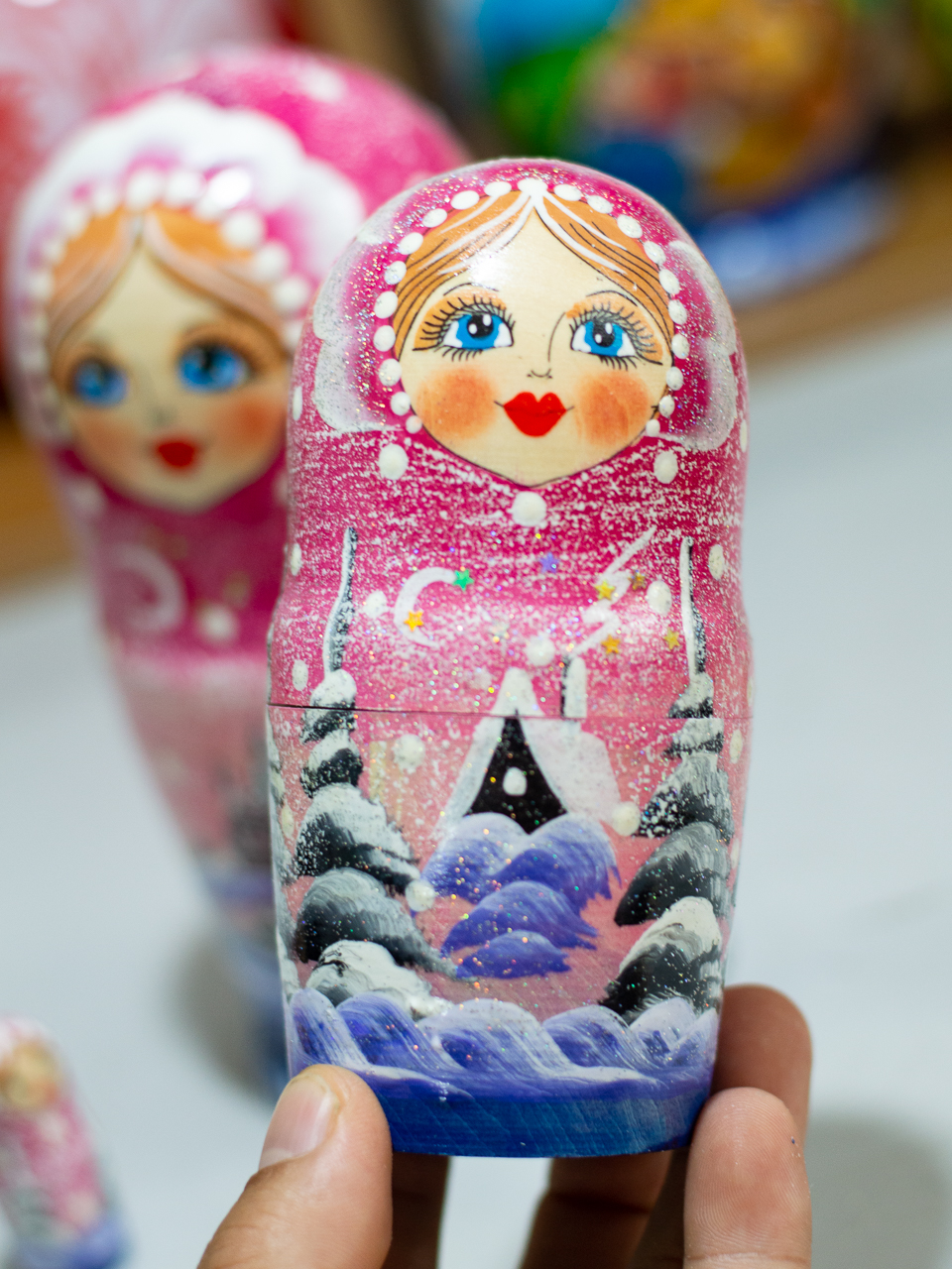 (RẤT ĐẸP VÀ ĐỘC ĐÁO) BỘ BÚP BÊ NGA MATRYOSHKA 5 LỚP 18CM QUÀ LƯU NIỆM &quot;PHONG CẢNH MÙA ĐÔNG&quot; NHIỀU MÀU CỰC ĐẸP