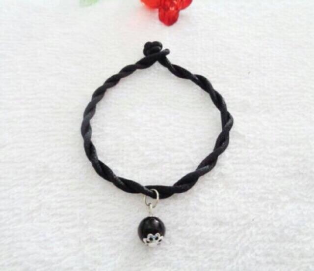 Vòng tay may mắn gắn hạt đá