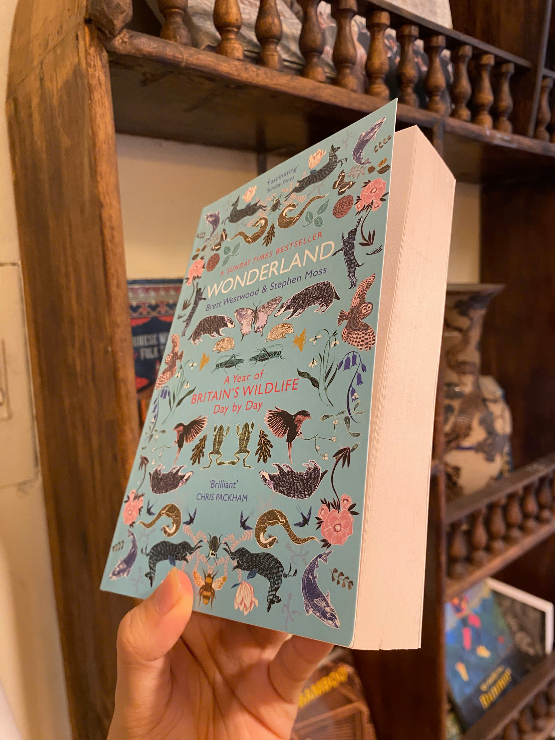 Sách - Wonderland: A Year of Britain's Wildlife, Day by Day by Brett Westwood | Biology Science Book