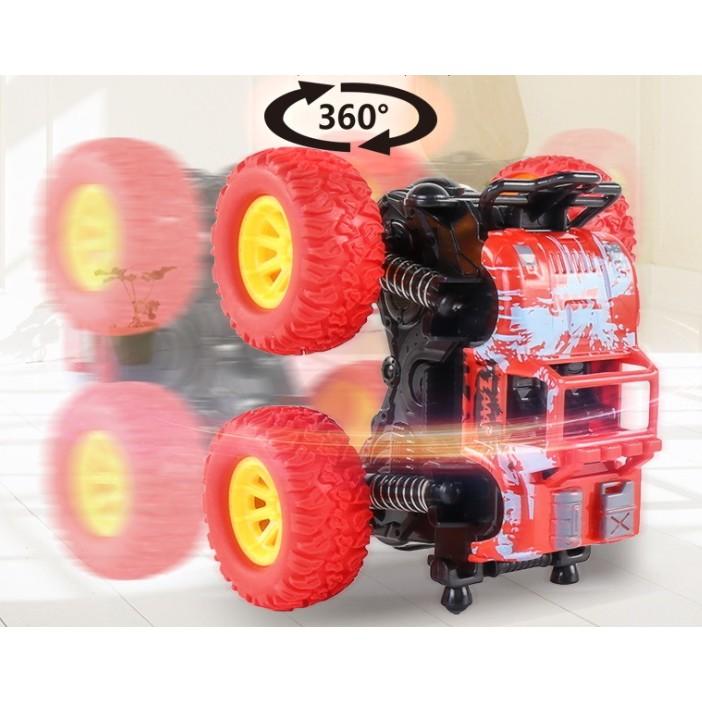 Quái xế Monster truck chạy đà bền bỉ