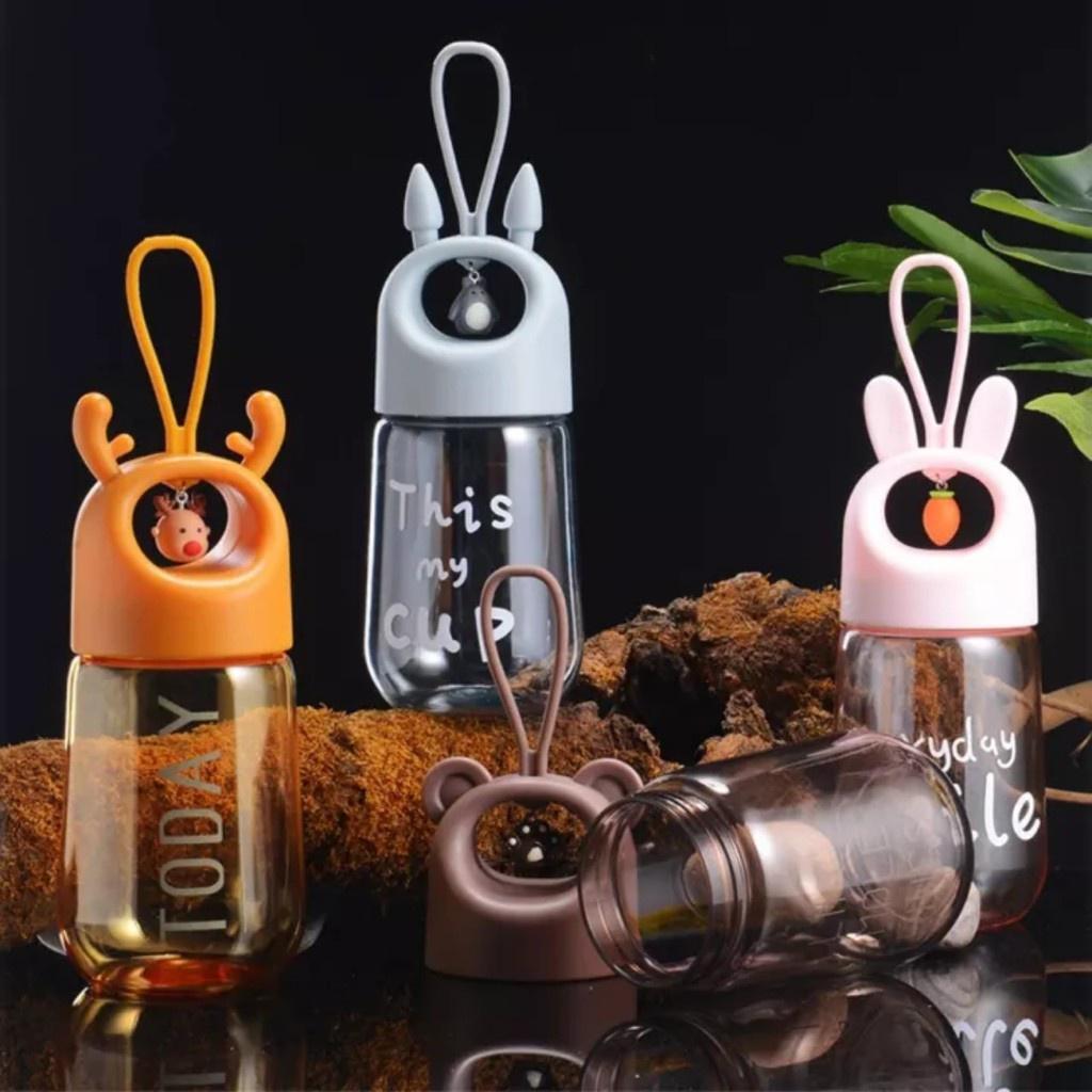 Bình Nhựa Đựng Nước Đi Học 480ml Hình Thú Có Chuông Cho Bé Siêu Cute Có Quai Cầm Tiện Lợi