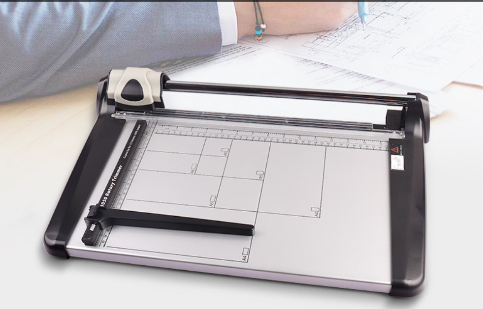 Bàn cắt giấy Khổ A2 KW-trio-3052 , cắt chiều rộng lên đến 67cm, thân máy bằng hợp kim nhôm ( HÀNG NHẬP KHẨU)