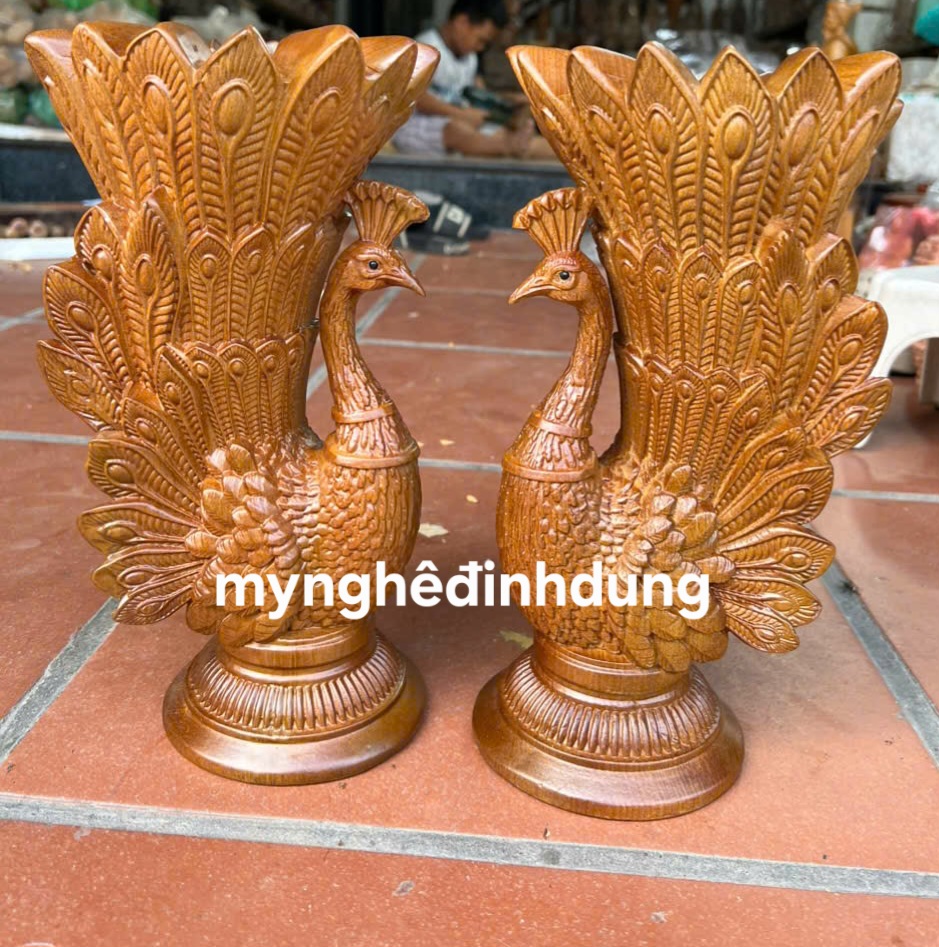 Cặp chim công cắm hoa phong thủy cầu tài lộc bằng gỗ bách xanh thơm nức cao 30x15x12cm