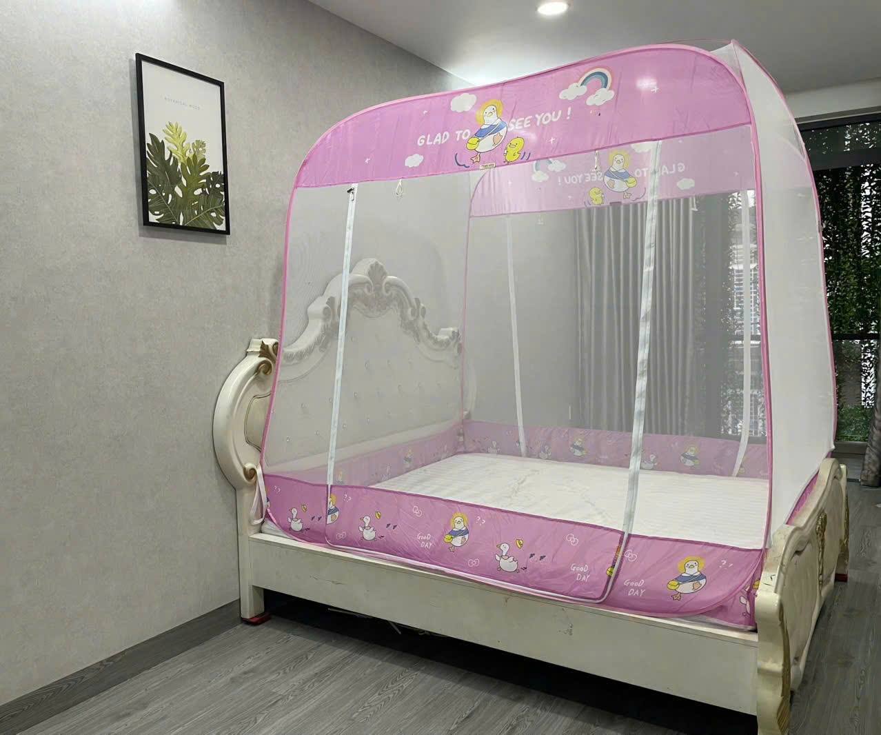 Màn Chụp Cao Cấp Mộc Miên Đỉnh Vuông - Kích Thước 1,6mx2m ( Trắng Viền Hồng )