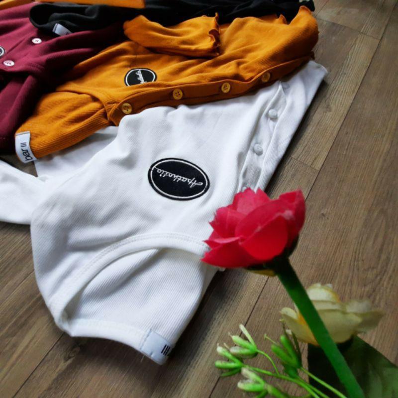 Áo croptop thun tay dài cúc thật thêu logo thời trang XIXO ATN0022