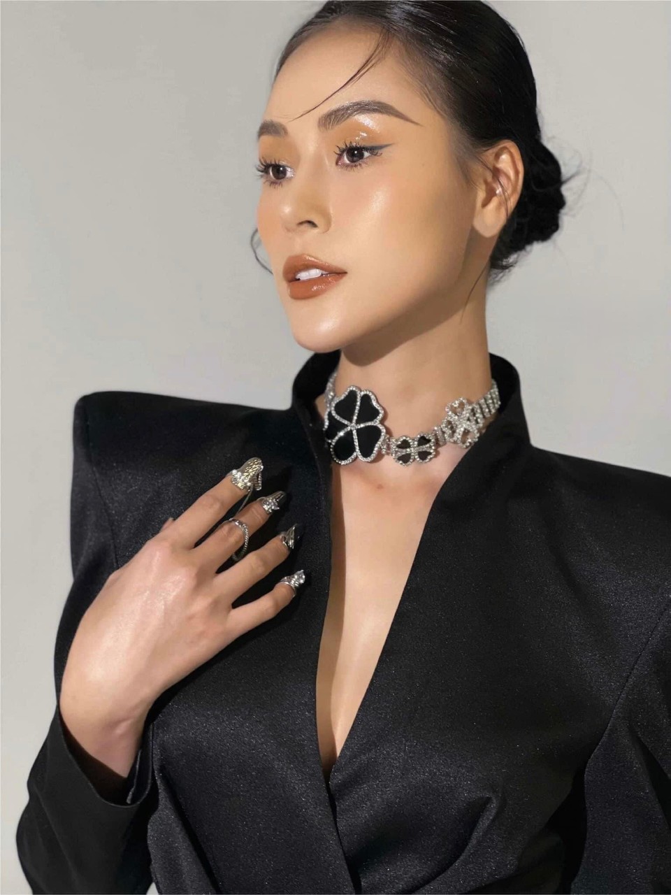 Dây chuyền mặt hoa đá siêu hot thời trang dành cho nữ