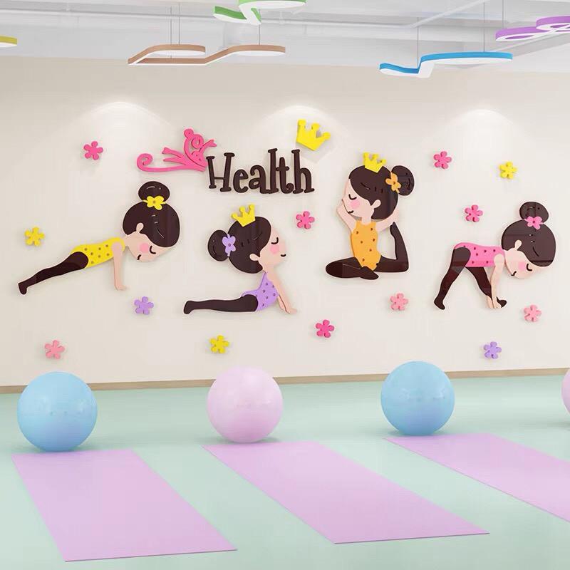 Tranh 3D mica dán tường các cô gái tập yoga, decal trang trí phòng tập thể dục dễ thương