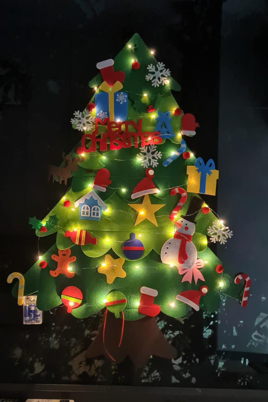 Cây thông Noel bằng vải dạ cao 70cm full 32 phụ kiện kèm đèn led cho bé