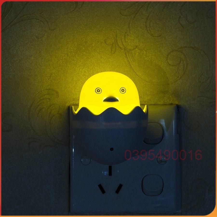 Đèn Ngủ Cảm Ứng Hình Gà Con Nở Mini Dễ Thương Đáng Yêu Cảm Biến ánh Sáng Tự Động Tắt Bật Tiết Kiệm Điện Tiện Lợi 220V