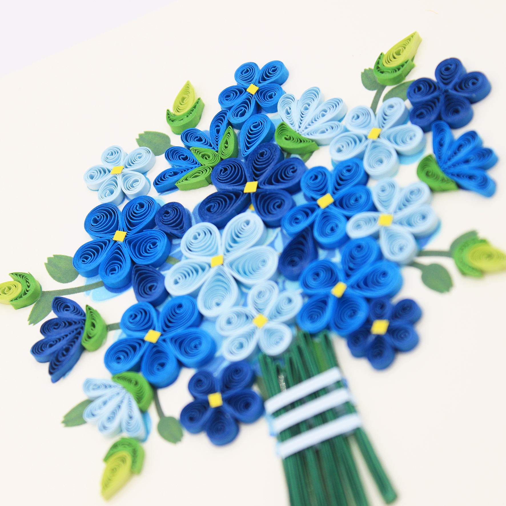 Thiệp Chúc Giấy Xoắn Thủ Công (Quilling Card) Hoa Lưu Ly - Tặng Kèm Khung Giấy Để Bàn