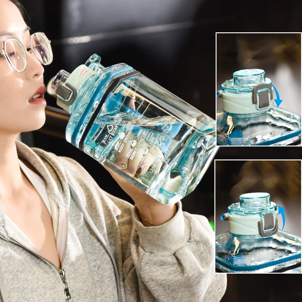 Bình Đựng Nước 2,2L Dễ Thương Có Vạch Báo Giờ Uống Nước Có Tay Cầm