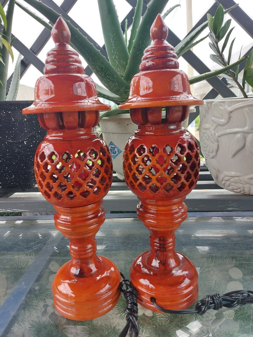Cặp đèn thờ gỗ xà cừ cao 23cm