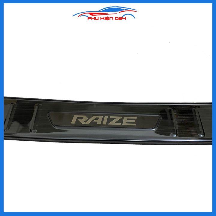 Ốp chống trầy cốp Raize 2021-2022-2023 thép không gỉ vân Cacbon/Titan/Inox chống trầy bảo vệ xe