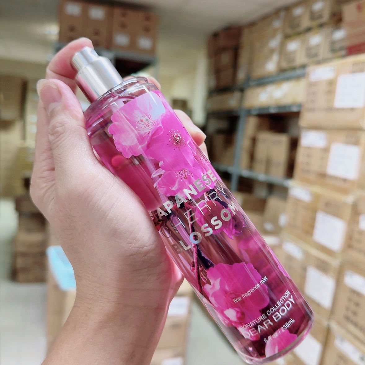 BODY MIST DEAR BODY 236ml - XỊT THƠM TOÀN THÂN - JAPANESE CHERRY BLOSSOM - TẠO MÙI THƠM CƠ THỂ - LƯU HƯƠNG 5-8h - ĐA DẠNG MÙI HƯƠNG - QUYẾN RŨ