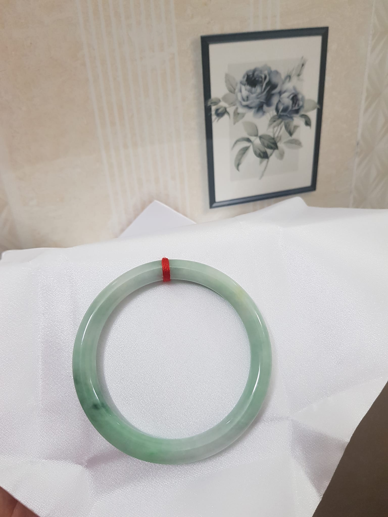 Vòng cẩm thạch Xanh Ngọc Mơ Đẹp 58mm x Dầy 8mm Chất liệu 100% đá cẩm thạch tự nhiên Màu xanh ngọc mơ nhẹ nhẹ bóng đẹp sang nữ 56kg - 68kg đeo đẹp ạ