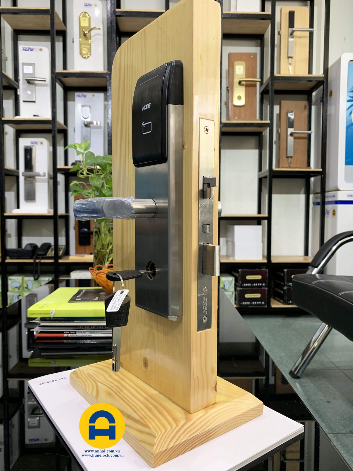 KHOÁ THẺ CẢM ỨNG HUNE 930S-3-DMF1