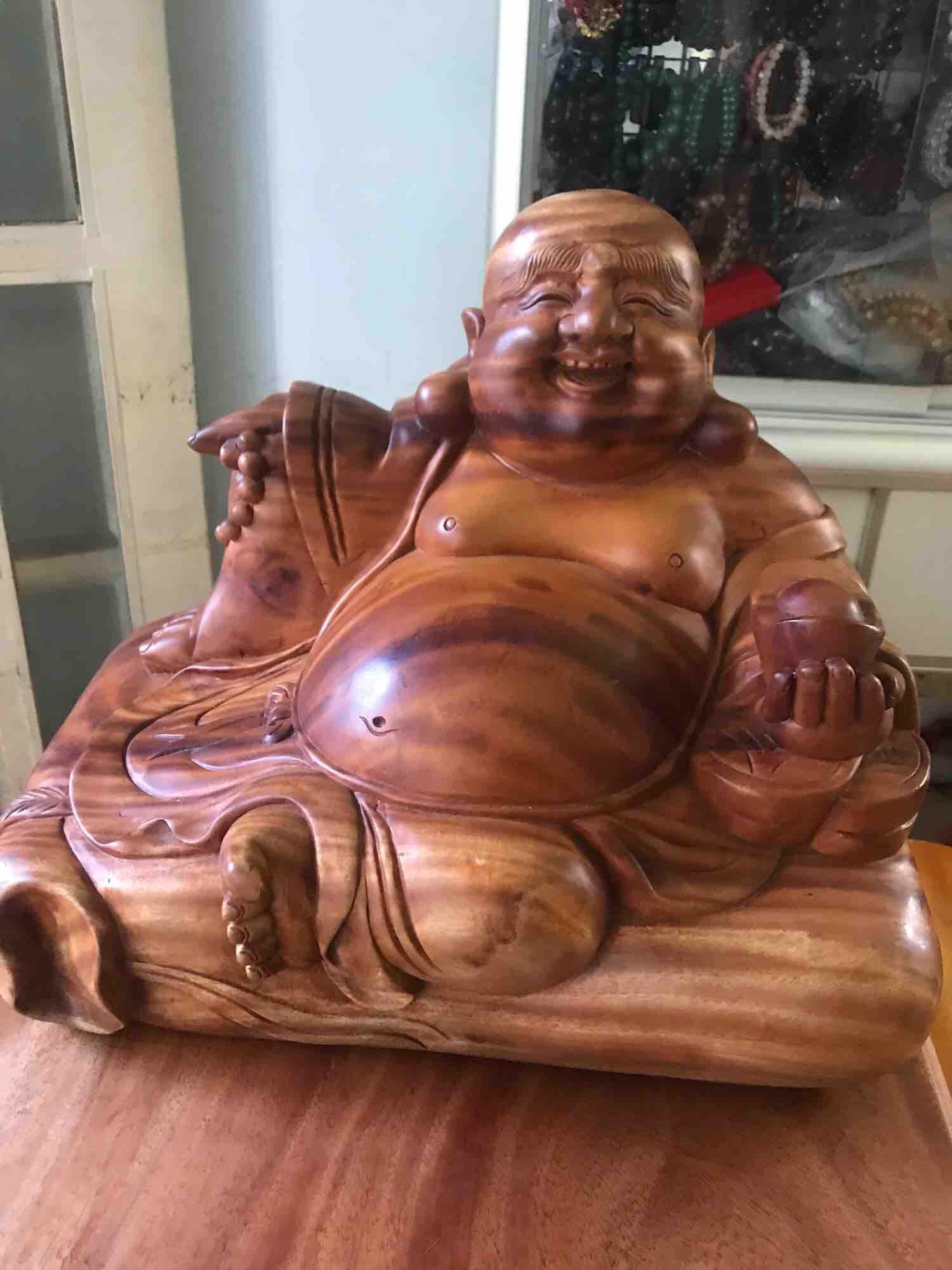 NHÀ TRƯNG ÔNG PHẬT DI LẶC GỖ NÀY ĐẸP CAO 45cm NGANG  36cm SÂU 30CM TỐT LÀM ĂN PHÁT VÌ MẶT VUI