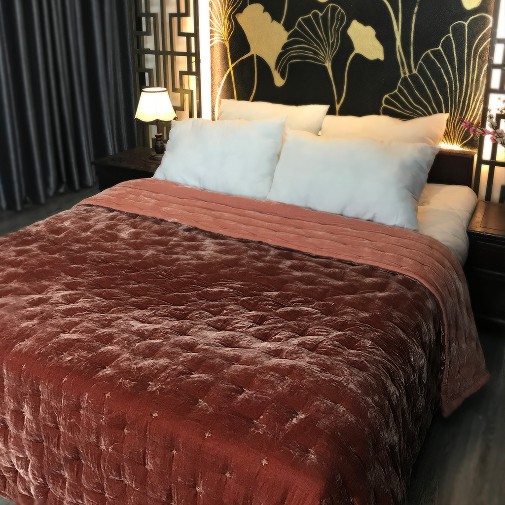 Chăn Nhung Lụa Chần Bông Điều Hòa Cao Cấp Dùng Bốn Mùa - Chăn Nhung Khâu Hoa Thị - Đỏ Gạch I Silk Velvet Blanket.