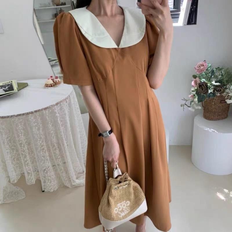 Đầm dài bâu sen kem