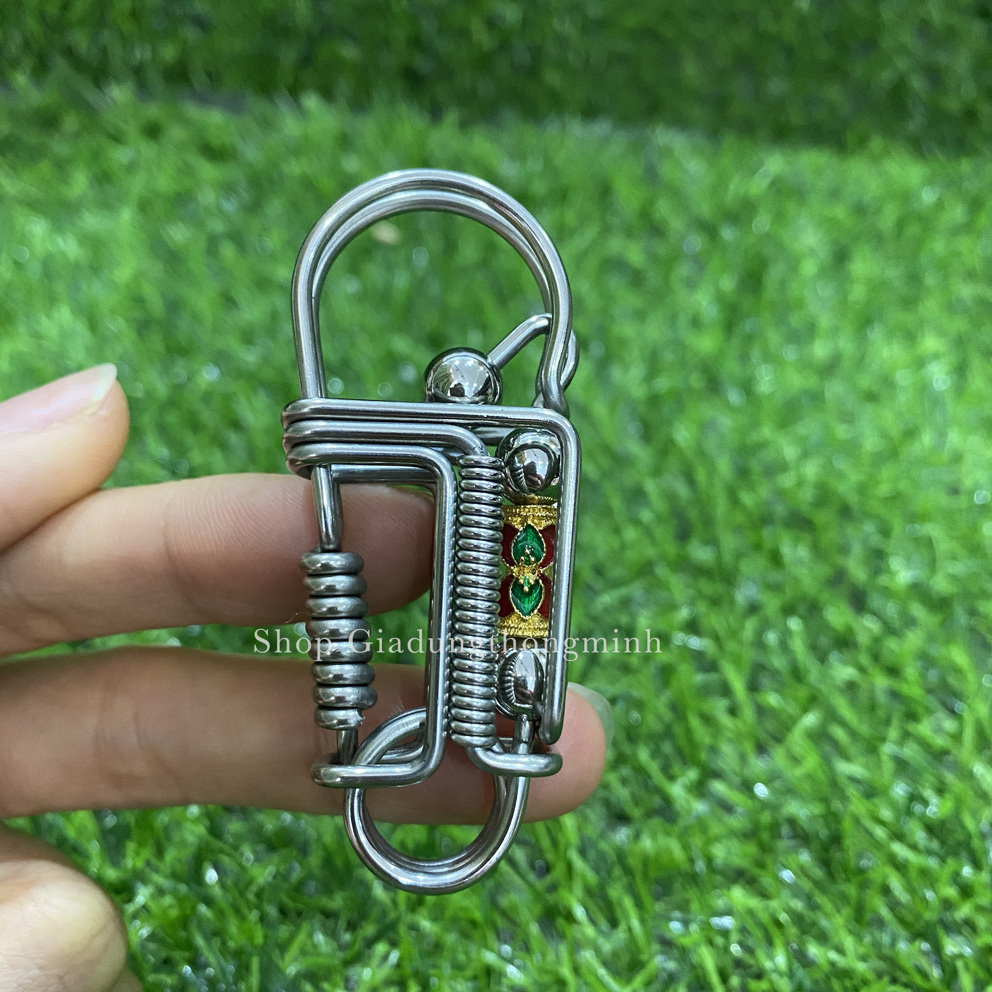 Móc Khóa Ô Tô họa tiết Đỏ Xanh bằng Inox 304 không gỉ Cao Cấp Hàng Việt Nam,Hàng làm thủ công tỉ mỉ , Màu Inox nguyên bản rất Sang và Sạch Sẽ ,Càng Dùng Càng Sáng - Móc khóa Xe Máy bền đẹp