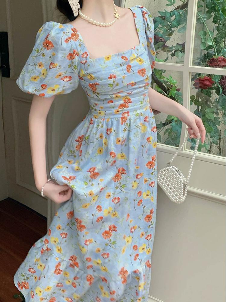 TOBE1SHOP Màu xanh vuông cổ bong bóng tay áo hoa đầm phụ nữ 2023 mùa hè cao cấp cảm giác cao cấp cổ điển đầm dài tinh tế