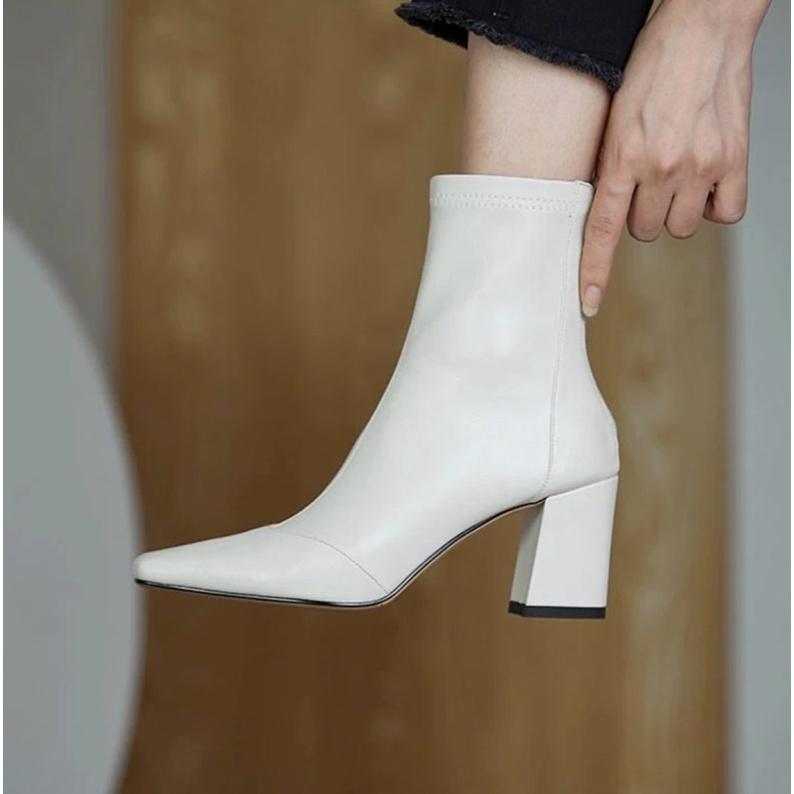 GIÀY BOOTS TRẮNG MŨI NHỌN ĐẾ VUÔNG