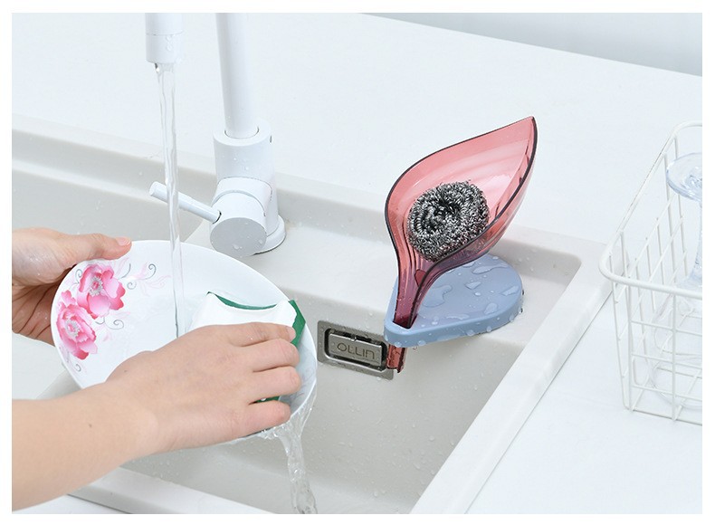 Dụng cụ để xà phồng có đế thiết kế chiếc lá lạ mắt