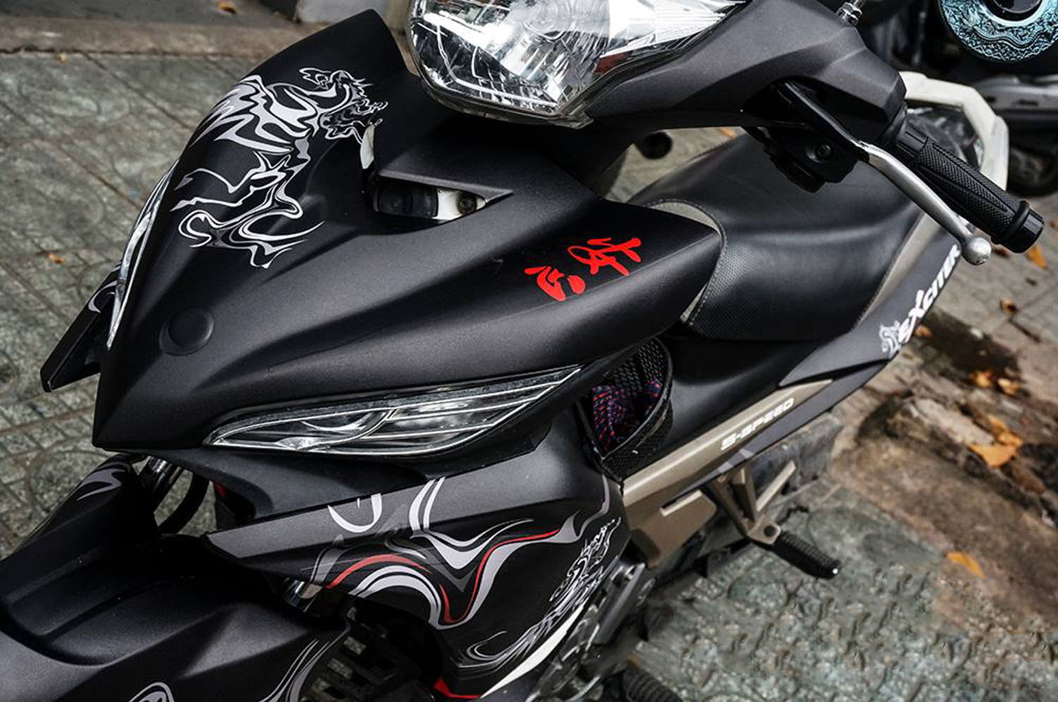 Tem trùm Exciter 135 Black Unicorn