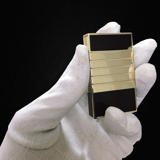 Vỏ Hột Quẹt Bật Lửa Upon D321V Họa Tiết Sơn Mài Đen Kẻ Ngang Đẹp Độc Lạ - Dùng Gas Đá Cao Cấp