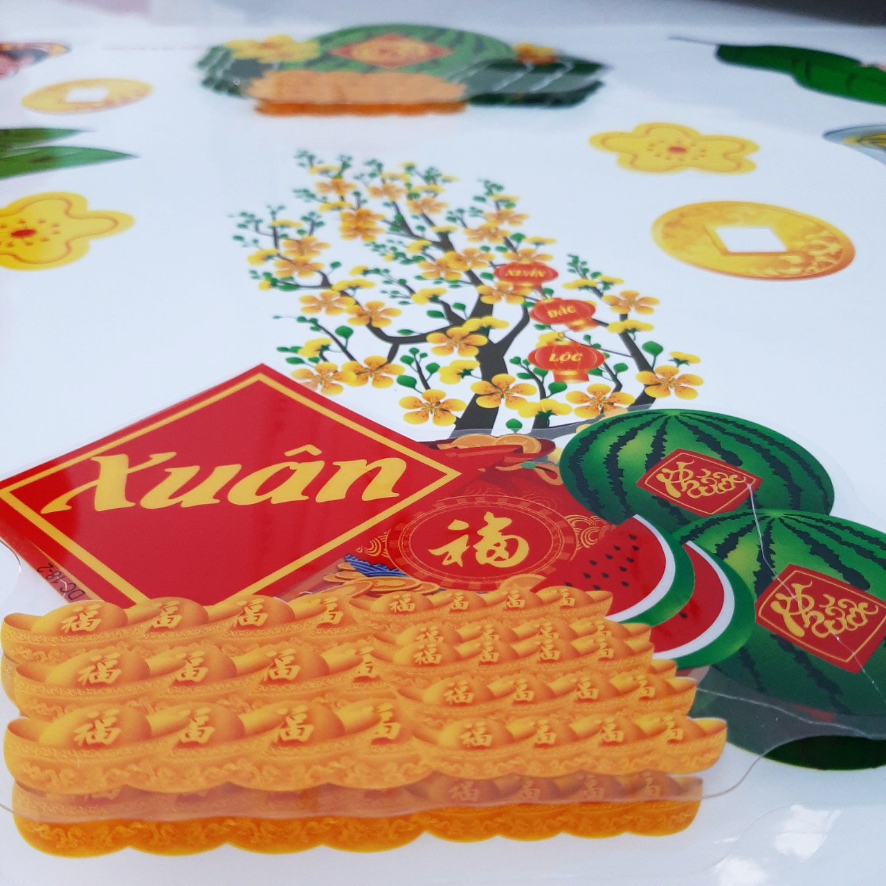 DECAL TRANG TRÍ TẾT HỌA TIẾT NỔI 3D HÌNH EM BÉ GÓI BÁNH
