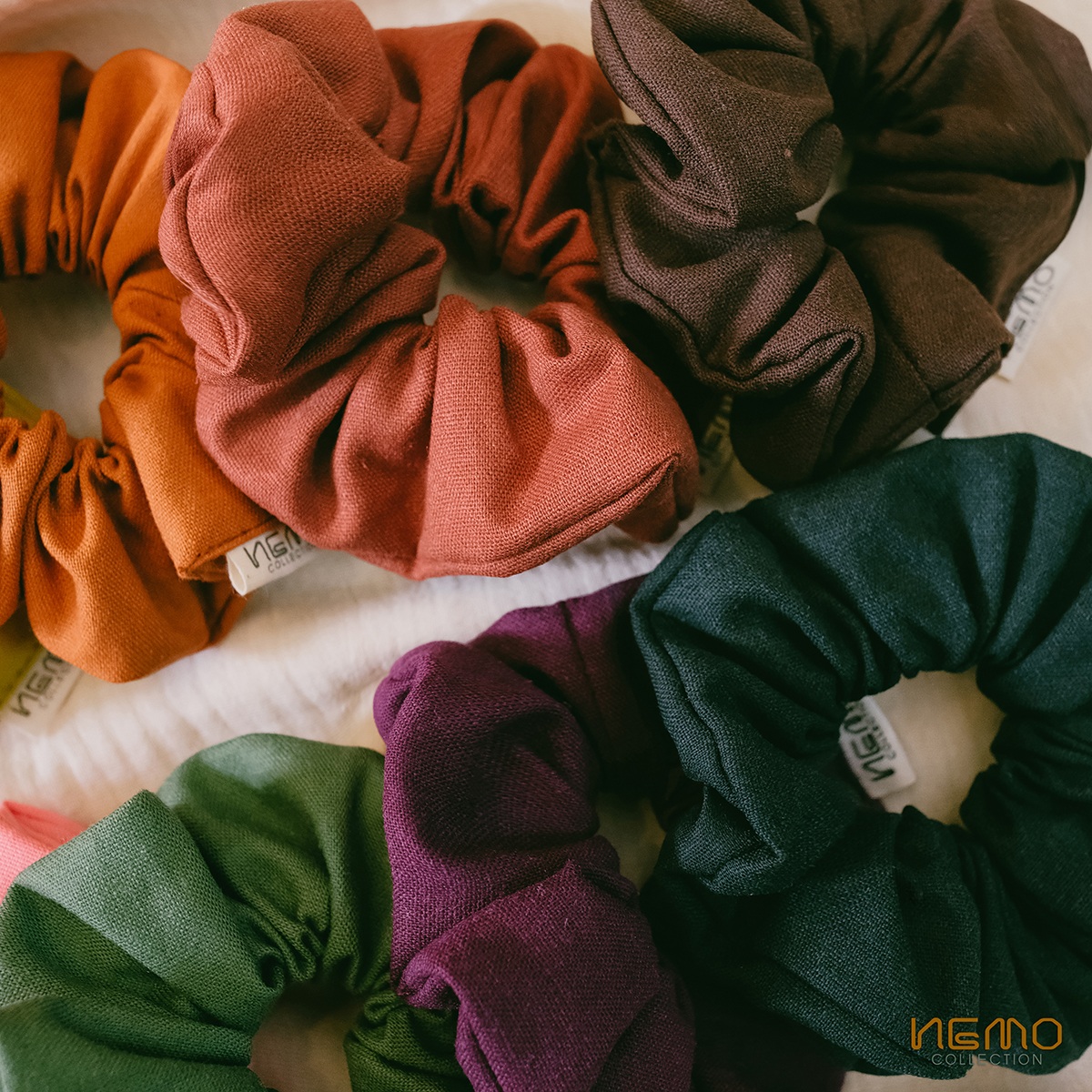 Cột Tóc Vải Linen Scrunchies NEMO Collection phôm phồng to sắc màu cổ điển - SCKM