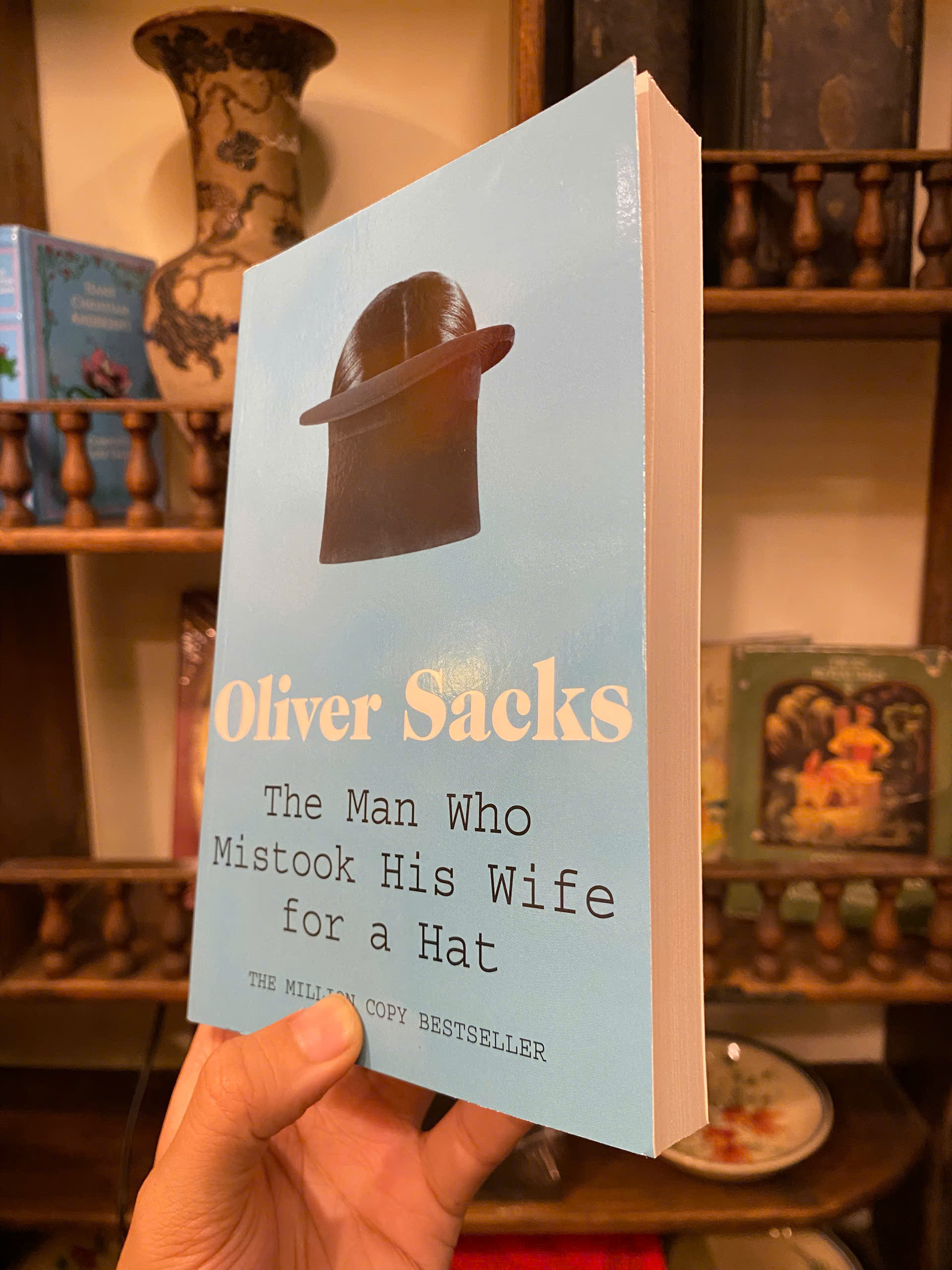 Sách - The Man Who Mistook His Wife for a Hat by Oliver Sacks | Nonfiction / Psychology / Ngoại văn