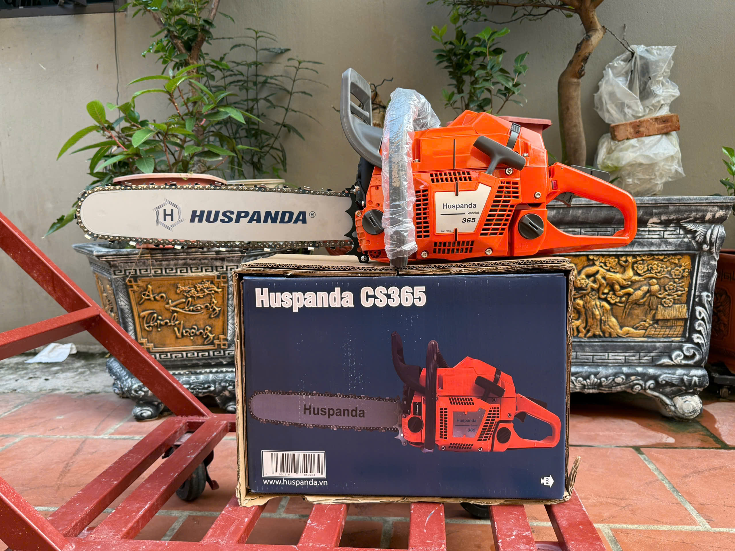 Máy cưa xích chạy xăng HUSPANDA 365 lam đúc latinh 60cm kèm phụ kiện tặng dũa - bugi bảo hành 12 tháng