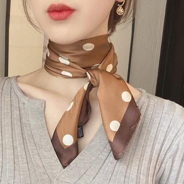 Khăn turban lụa vuông choàng cổ size 70x70cm thanh lịch phong cách nữ tính đa năng dùng làm áo yếm in chấm bi