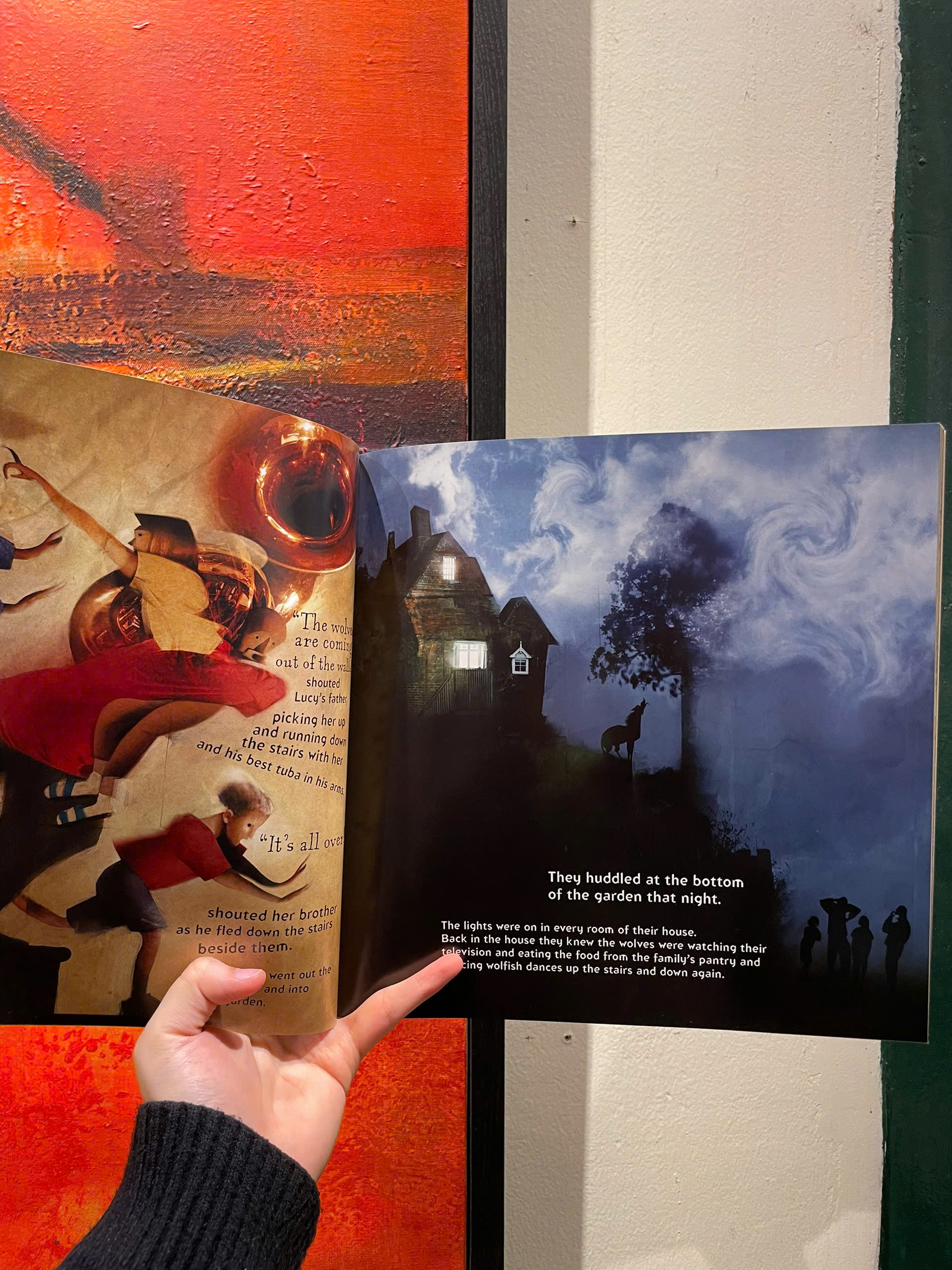 Sách - The Wolves in the Walls: The 20th Anniversary Edition by Neil Gaiman