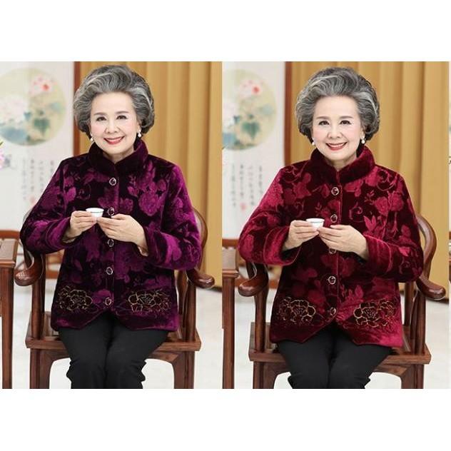 Áo nhung ấm ấp cho người già