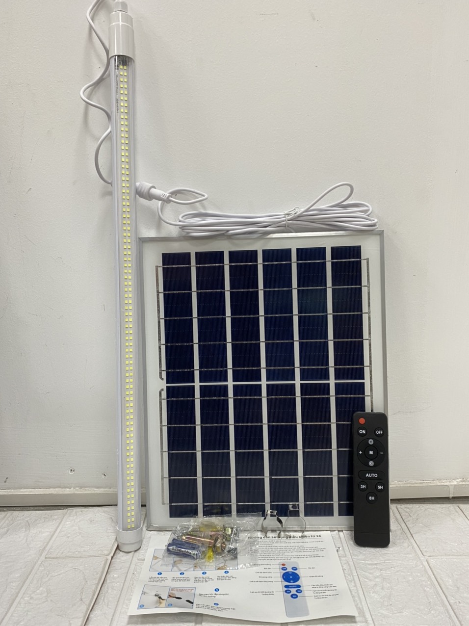 Đèn tuýp năng lượng mặt trời T8 công suất 100w 150w 200w , chỉ số kháng nước IP67 an toàn khi sử dụng