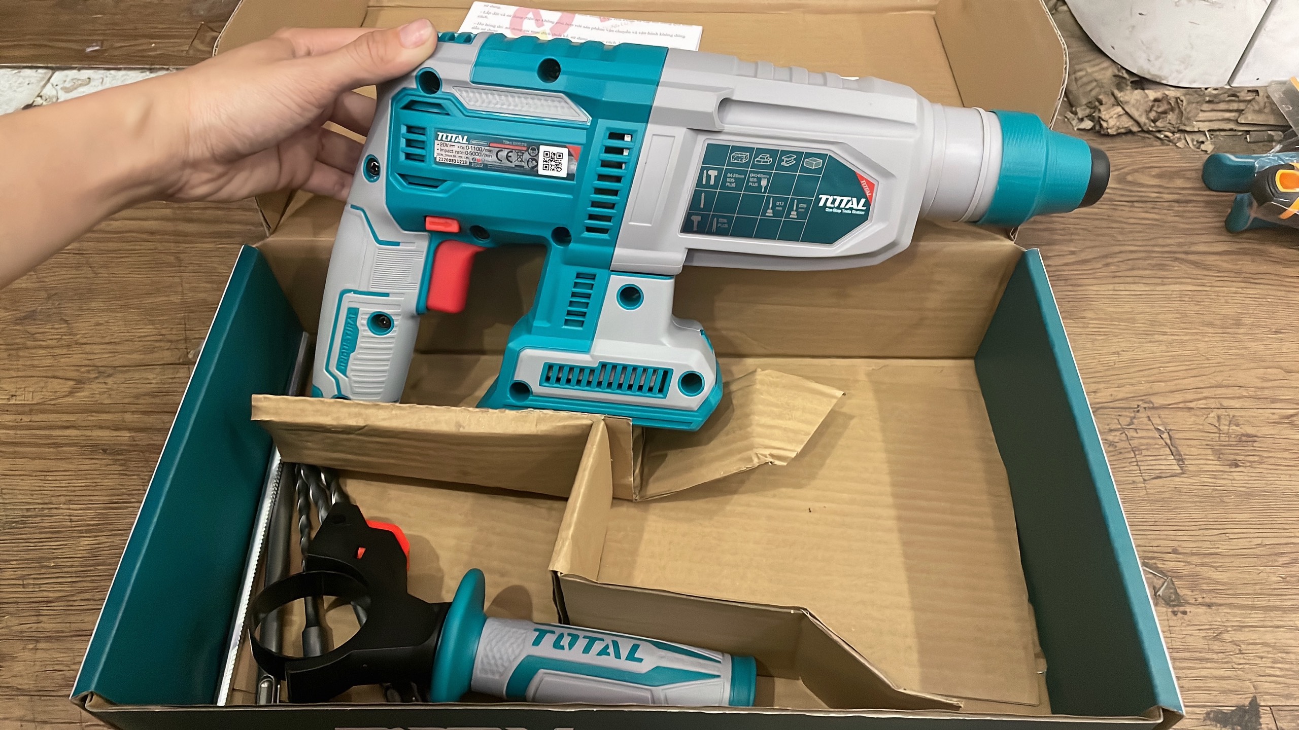 Máy khoan động lực dùng pin Lithium 20V total TRHLI20228px