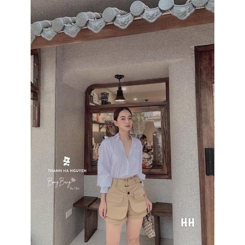 Bộ áo sơ mi trắng và quần soóc kèm đai